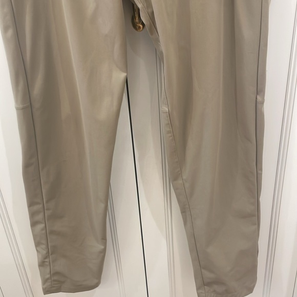 Lululemon Men’s Tan Pants—GREAT FABRIC & Style—Great condition!! Size 34 - Picture 3 of 9